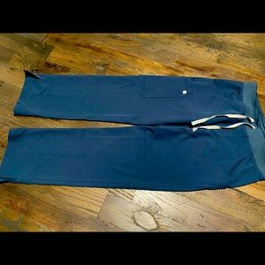 Kade cargo figs scrubs dark harbor s/petite